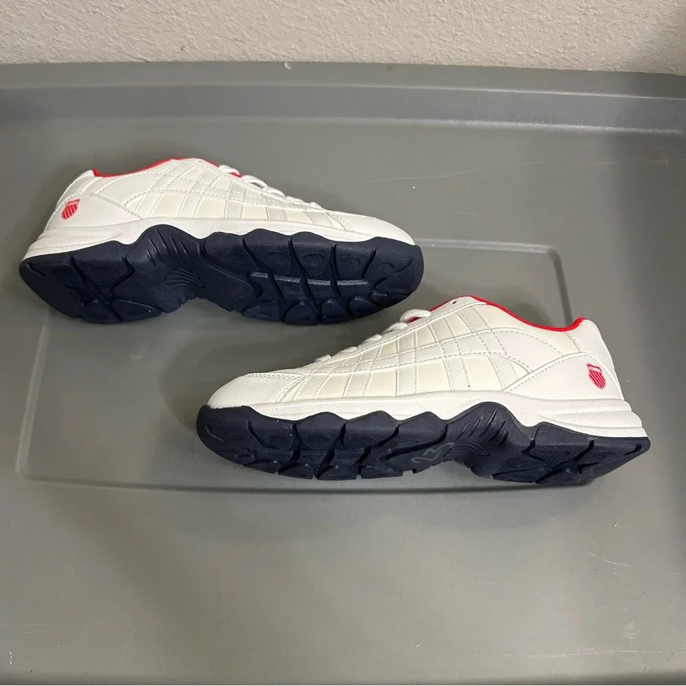 K-Swiss White and Red Sneakers Sleek Design
